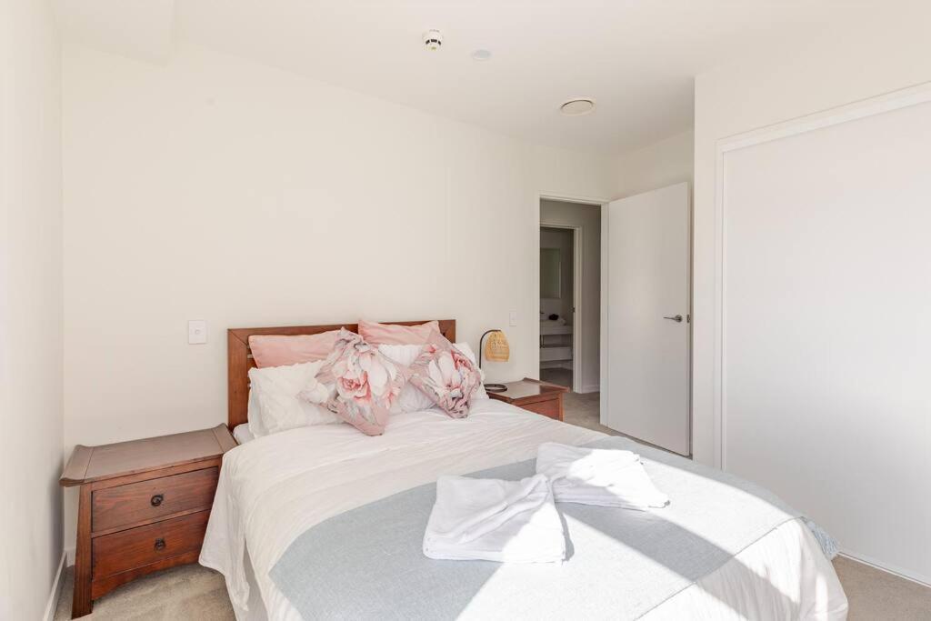 Harbor View Two Bedroom Apartment At Pinnacle Wellington Exterior foto